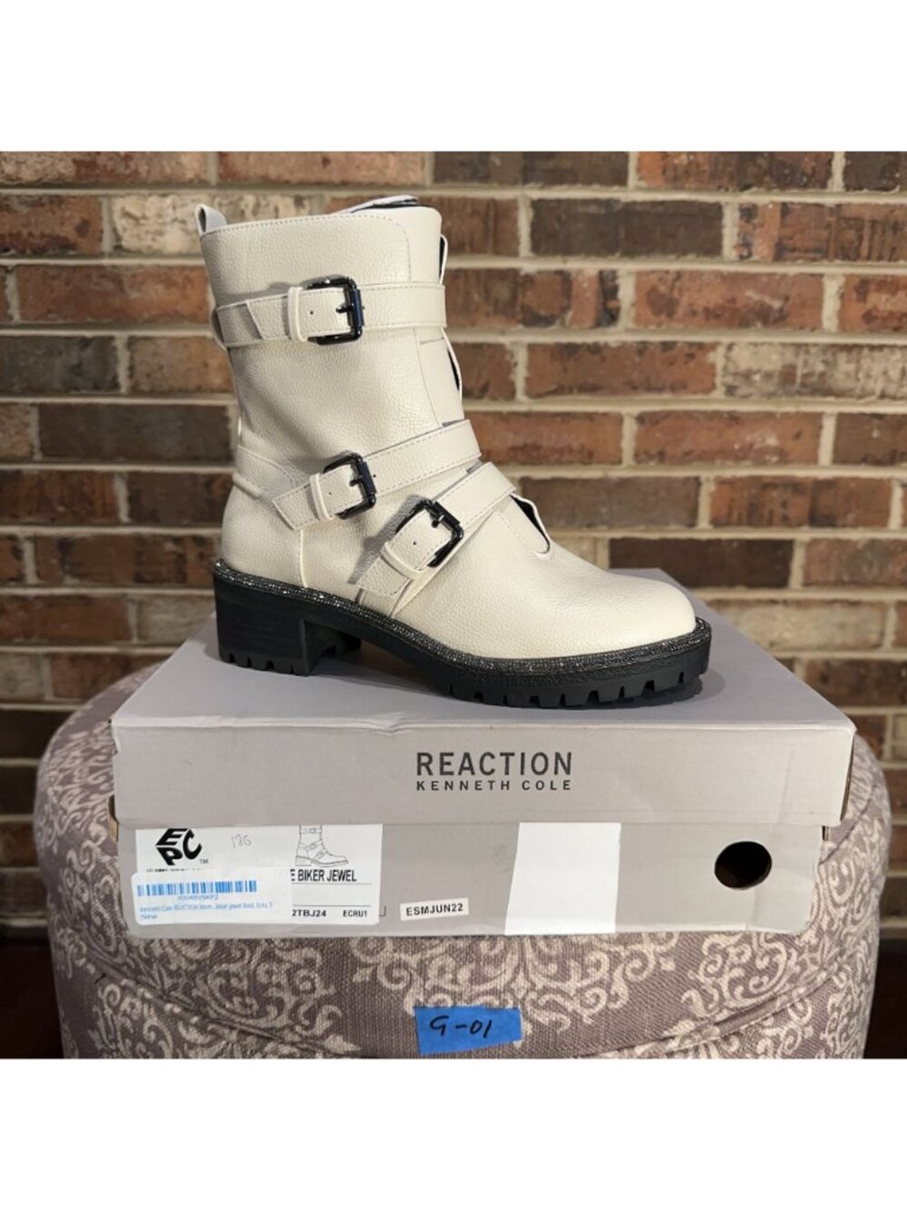 Kenneth Cole Reaction Womes Tate Biker Jewel Boot Ecru Size 5US - Picture 6 of 6